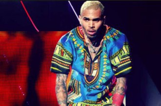 Ghana : Chris Brown milite pour la marijuana pendant son concert